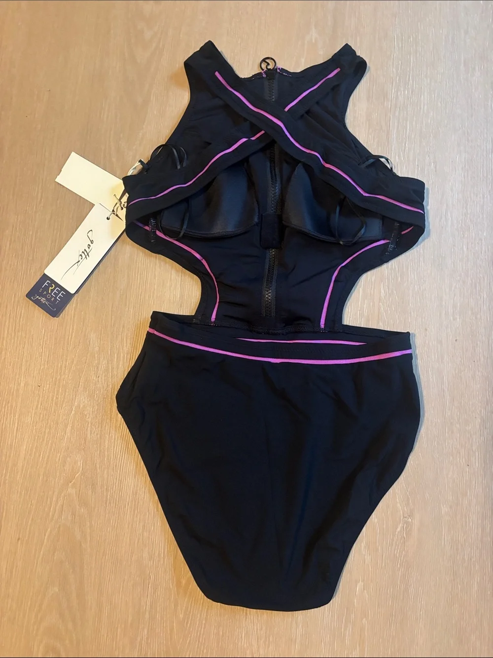 NWT Gottex Free Sport Duke High Neck Cut Out One Piece size 4